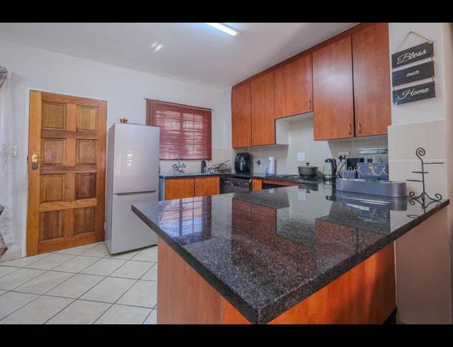 2 BEDROOM TOWNHOUSE FOR SALE IN VORNA VALLEY